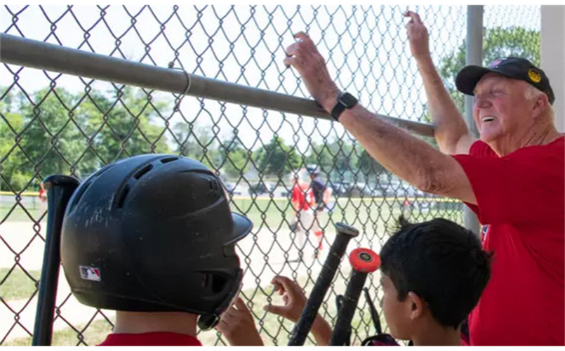 Charlie Manual and Larry Bowa visit Warwick baseball